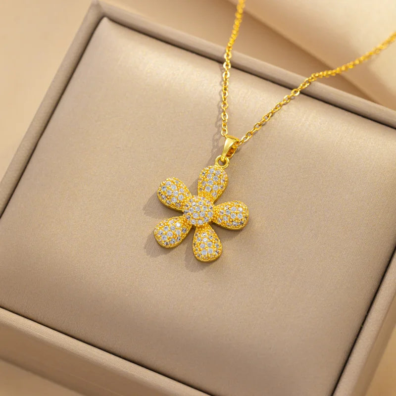 Luxury Flower Titanium Steel Diamond Inlay Necklaces